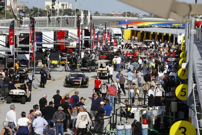 rolex24 m17 0177 crowded