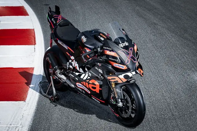 rsv4 x gp launch 01 3
