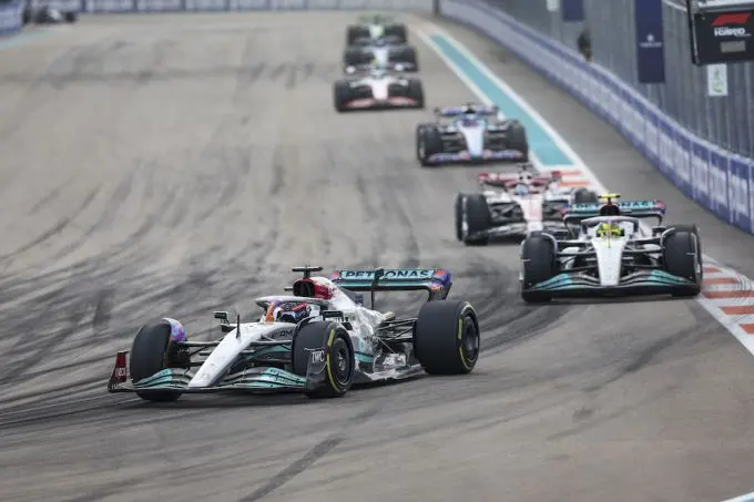 russell voor hamilton 1