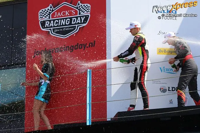 rx 680 grid girl and champagne soking wet 7dm21013