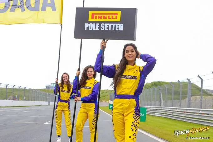 rx 680 grid girls dtm dtm2024 58 def
