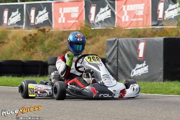 rx daan steenman juichend over de finish c012112