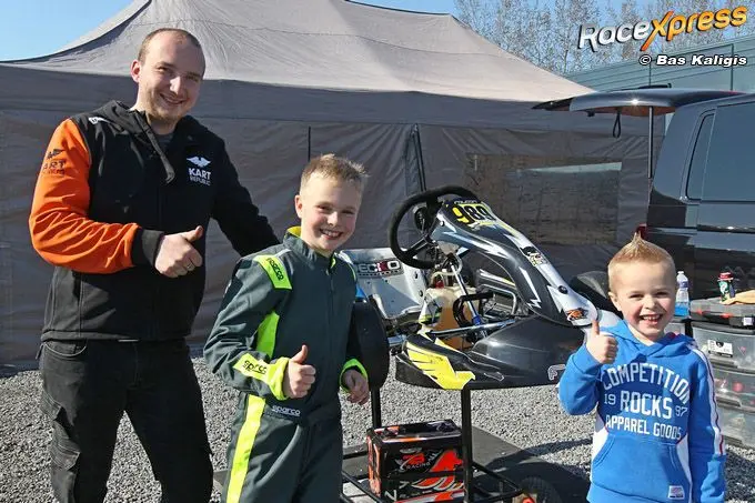 rx damien erkelens thumps up id0g0950