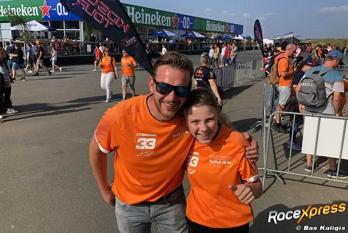 rx eva dorrestijn met vader wijnand om max verstappen aan te moedigen bij de f1 in zandvoort