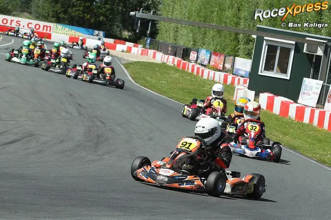 rx jelle louwsma aan kop met nummer 91 naar mooie overwinning