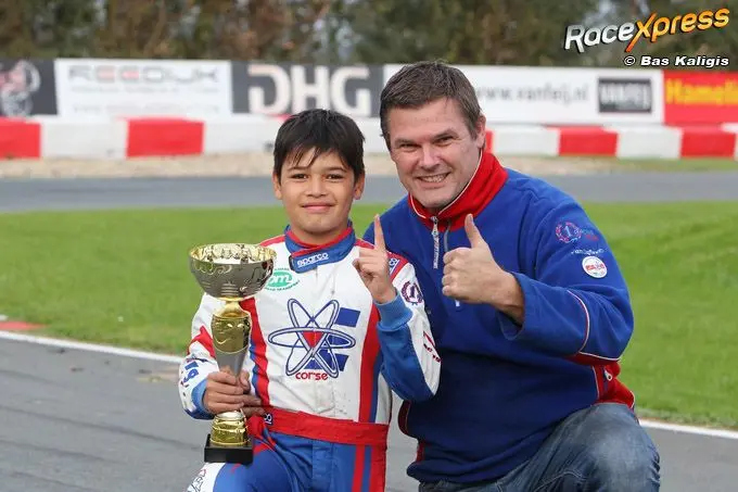 rx kampioen aron weeda met trotse vader en tevens monteur harry weeda aa