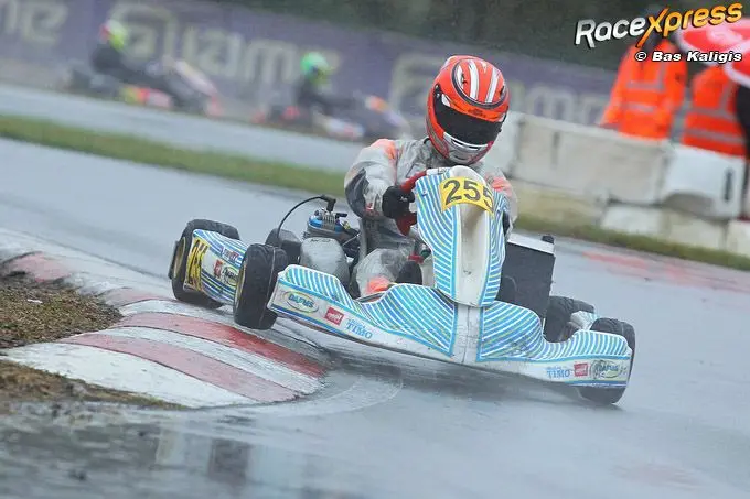 rx kevin stehouwer in de regen naar podium c012831