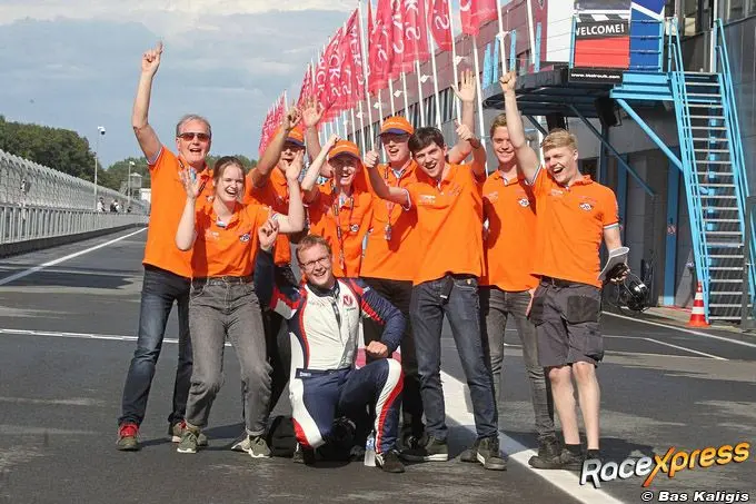 rx laurens de wit blije gezichten na zege bij crew en coureur imgl0368