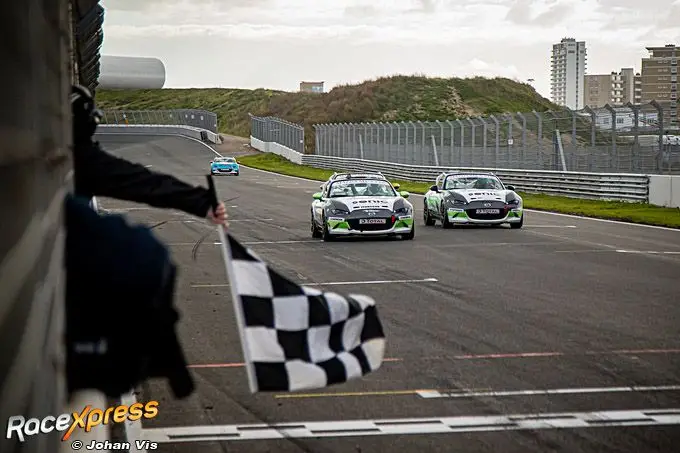 rx maxime oosten en mialntteekens close finish d4a4404