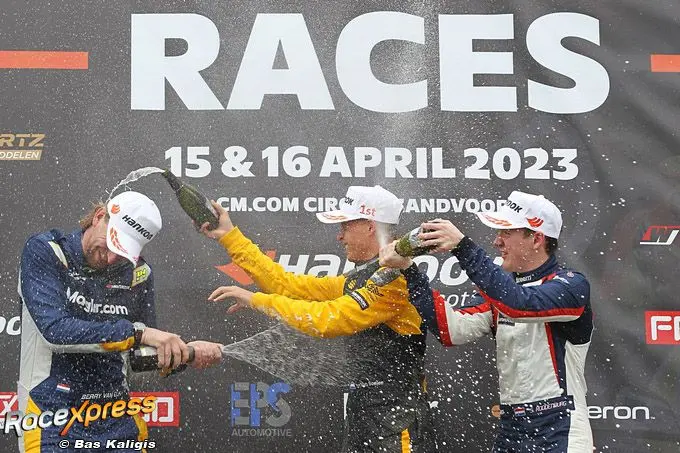 rx senna van soelen midden pakt 2 zeges in bmw m2 cup champagne gevecht e90b3747