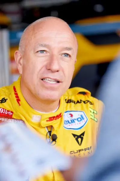 rx tom coronel wtcr race of japan suzuka circuit comtoyou dhl team cupra racing cupra tcr rx