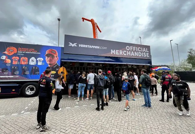 rx verstappen merchandising trailer