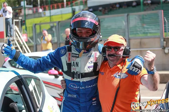 rx680 autocoureur daan pijl wint in ford fiesta cup hier met cor euser