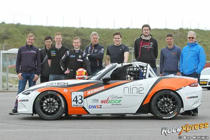 rx680 team van fontys eindhoven met autocoureur max de bruijn in mazda mx5 cup