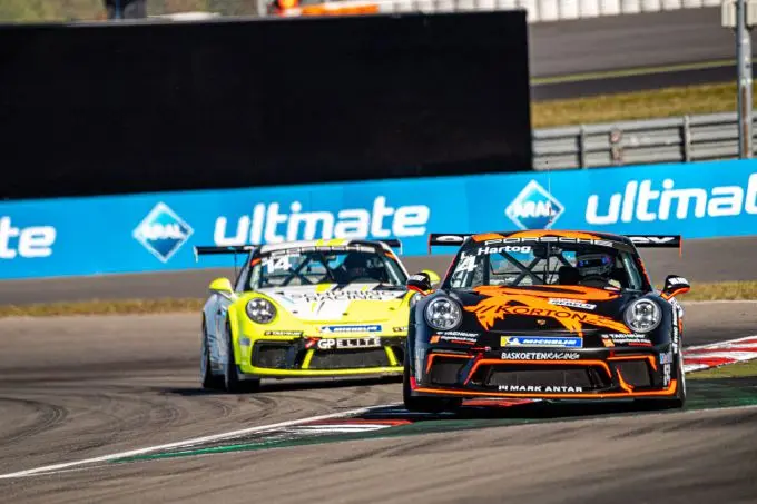 schuringenhartogbindenstrijdaantijdensporschecarreracupbenelux weekendopzandvoort3