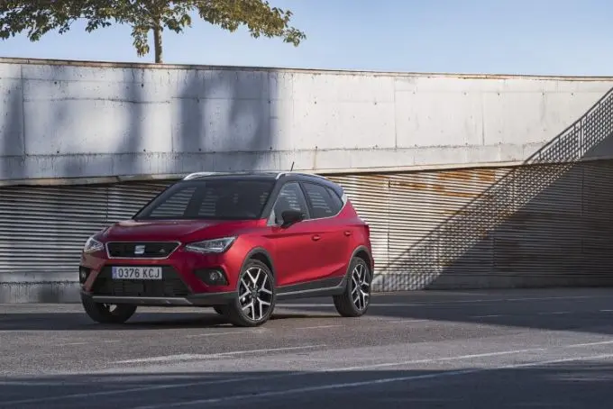 seat breidt cng groengas range uit wereldprimeur arona tgi in parijs