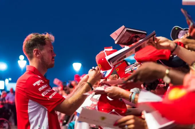 sebastian vettel en fans 680x453