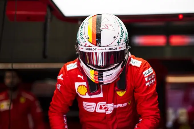 sebastian vettel gebogen hoofd ferrari 2019 austrian gp friday 2 3