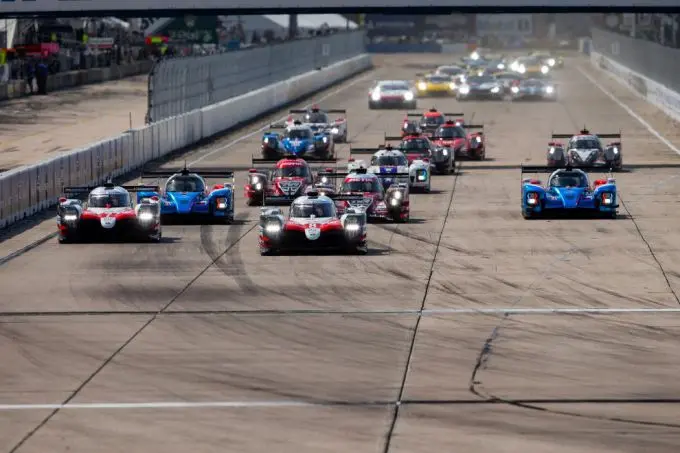 sebring start lmp1 5c8c0d489ac7e