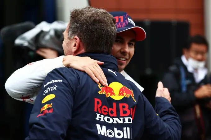 sergio perez en christian horner big hug si202110100661 news