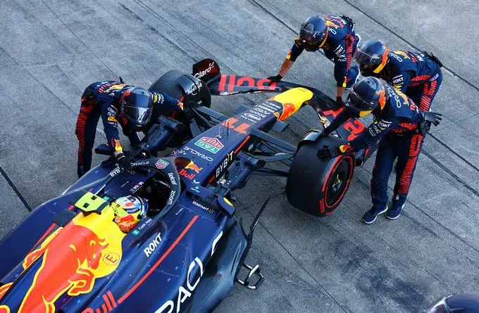 sergio perez pitbox in si202309240455