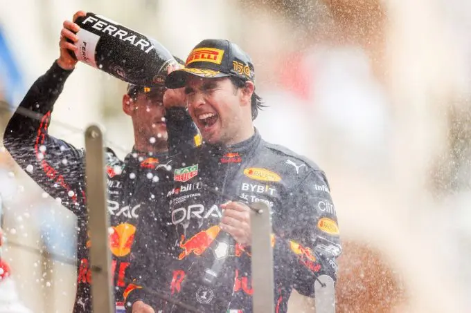 sergio perez viert monaco zege champagnedouche si202205290535 hires jpeg 24bit rgb