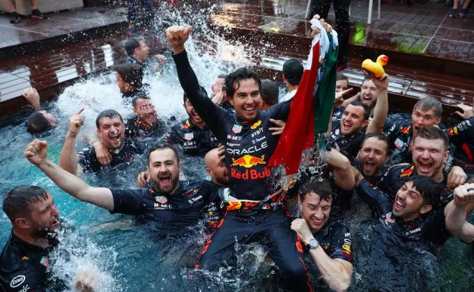 sergio perez zwembad 1