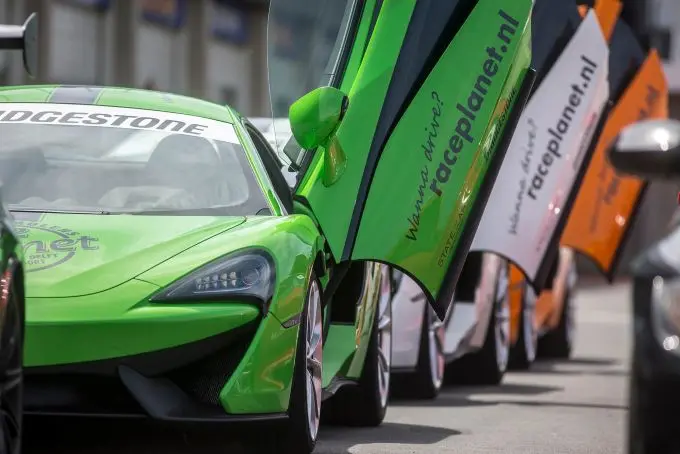 spectaculaire shows van bleekemolens race planet tijdens international amsterdam motor show