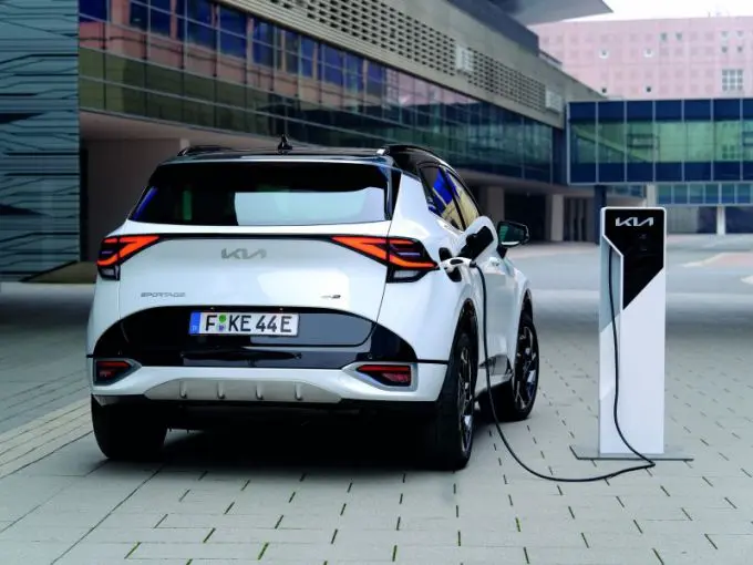sportageplug inhybrid1