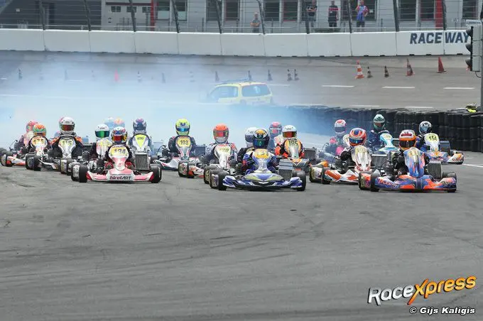 start iame x30 junioren met dreke janssen met 131 aan kop c014089