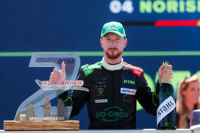 start op de nurburgring als dtm leider mirko bortolotti ita in de grt lamborghini 848f9eec e12e 381f 0ab6 af5c77f6a34b