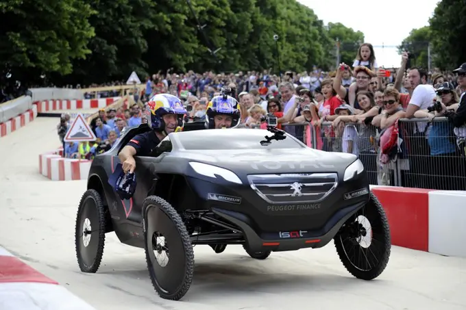 stephane peterhansel soapbox race paris 2014