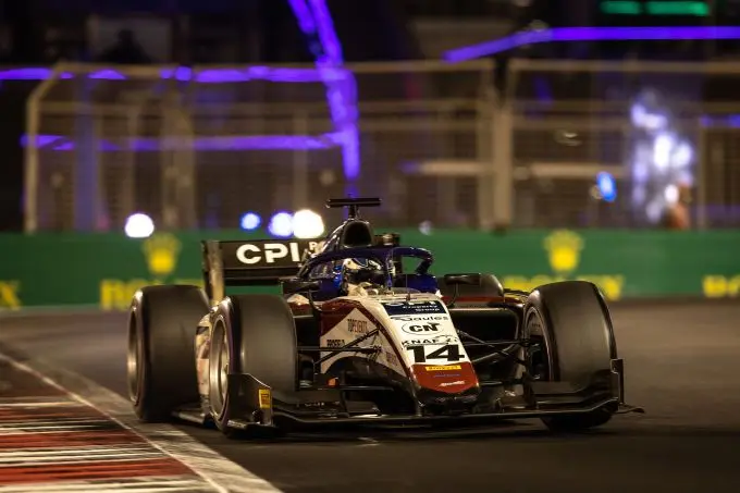 sterke invalbeurt van richard verschoor in fia formule 2 op yas marina circuit