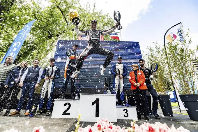 tcr europe podium jump pau tom coronel audi rs 3