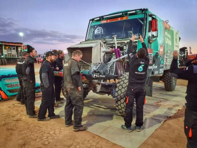team de rooy iveco bivak