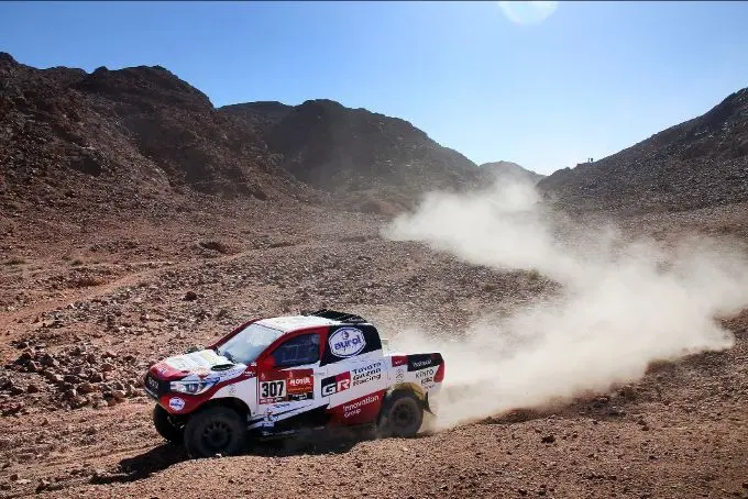 teamspirit helpt bernhard ten brinke door lastige dakar etappe