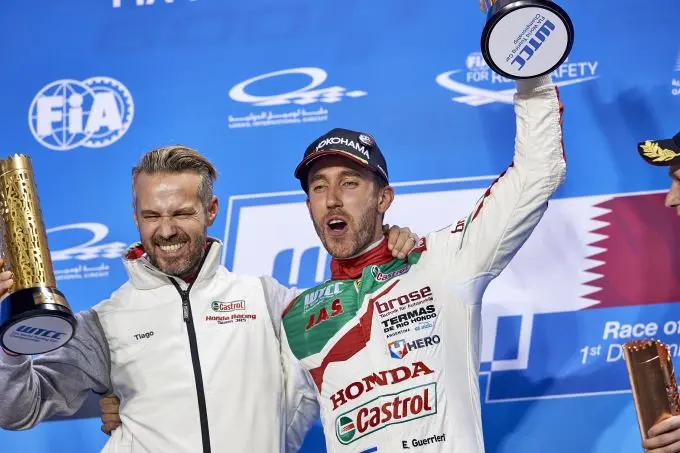 tiago monteiro and esteban guerrieri 02 jpg