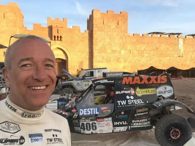 tim coronel maxxis buggy dakar rx 680