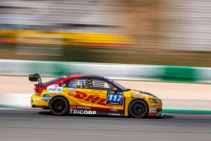 tom coronel podium in portimao en de triple crown 1
