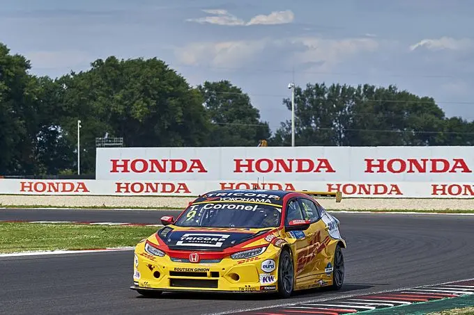 tom coronel wtcr slovakiaring rx 680