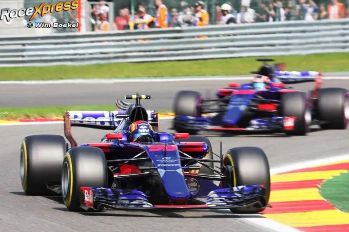 toro rosso carlos sainz en daniil kvyat 1