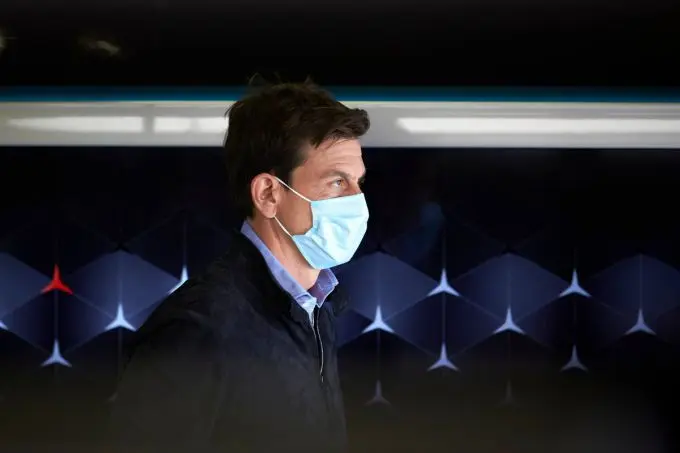 toto wolff mondkapje 1
