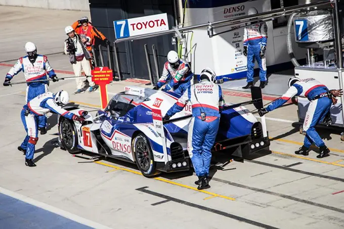 toyota 7 pits silverstone