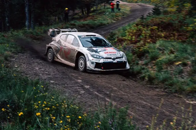 toyota nieuwe livery in zilver foto tgrg