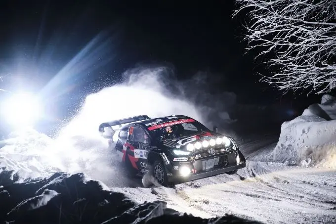 toyota yaris tgr wrt sneeuw zweden 01