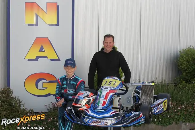 vader en zoon genieten vand e sport dylan visser met vader monteur robin visser rx imgl6863