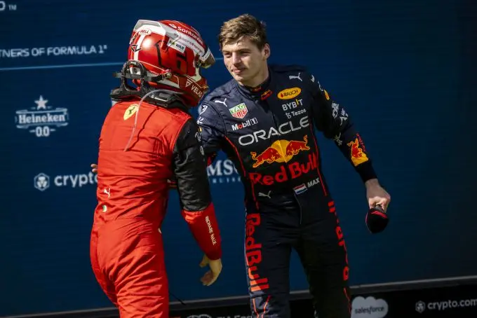 verstappen feliciteert leclerc 2