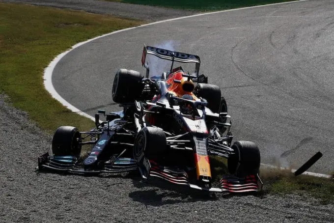 verstappen op hamilton