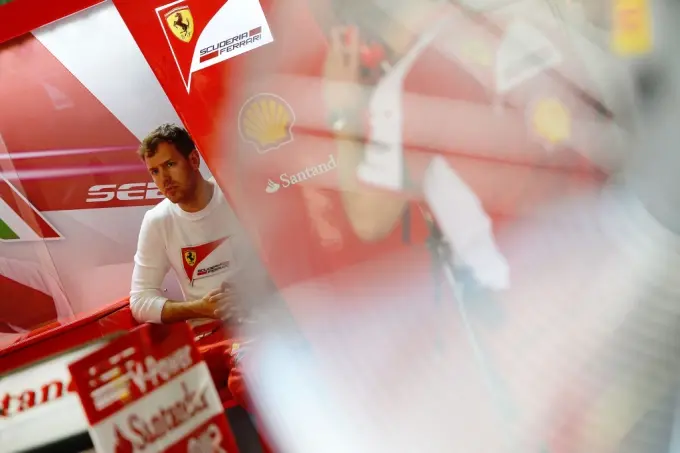 vettel ferrari pitbox