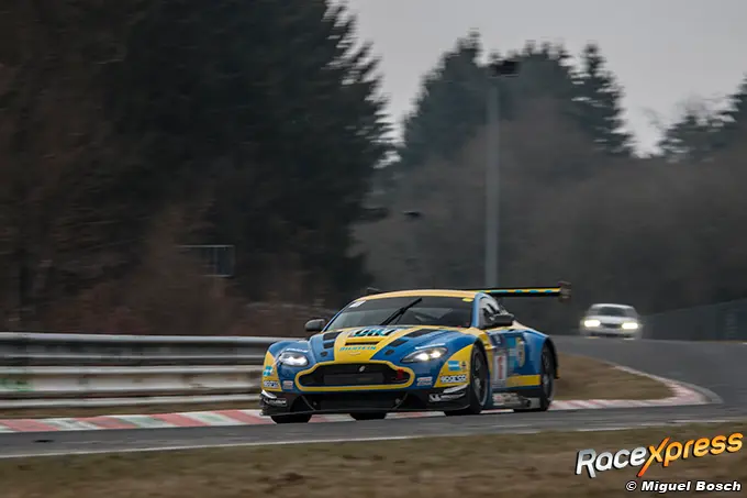 vln 2015 test aston martin track